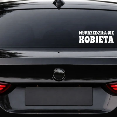 Alternative view of Naklejka na samochód WYPRZEDZIŁA CIĘ KOBIETA – zabawny napis na auto